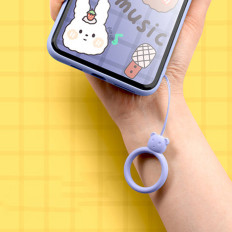 Silikonlanyard für Telefon Anhänger Teddybärring auf orange Finger