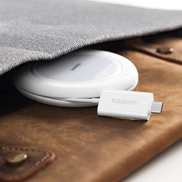 Vezeték nélküli töltő Qi 15w szilikon tokban kompatibilis a magsafe white