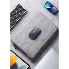 A praktikus vezeték nélküli egér egy szürke USB-számítógéphez