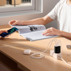 Kompakt 3x USB 17W fekete rakodó fekete