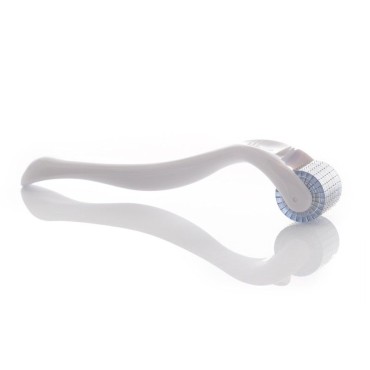 Derma roller za mezoterapiju 0,25 mm s 192 titanskih iglica — bočni pogled