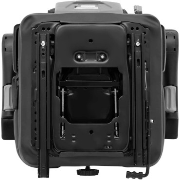 Sėdynės. Kėdė reguliuojama su porankiais ir traktoriaus juostele. 46x46cm