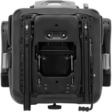 Assento. Uma cadeira ajustável com braços e uma faixa para um trator. 46x46cm