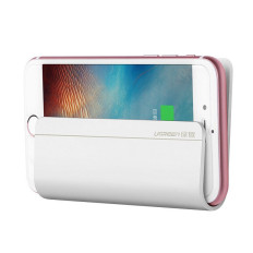 Étagère de support murale sur la tablette de téléphone sur le smartphone à chargement blanc