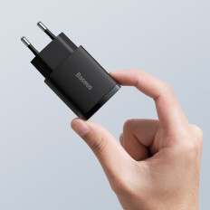 Carregador de rede preto USB USB-C 20W 3A PD QC 3.0