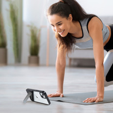 Ein starrer Fall mit einem Gelrahmen und einem Stand für iPhone 13 Black