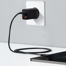 Schnelles USB-USB-C 30W PD QC-Netzwerkladegerät