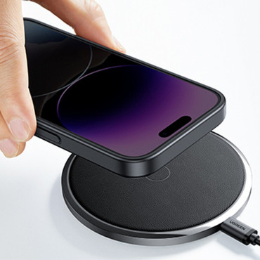 En stiv pose med en gelramme og en indbygget stand til iPhone 14 pro sort