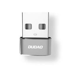 Adapteradapter med USB-C-kontakter på vanlig USB-svart