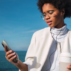 Hodetelefoner Følg 3,5 mm Mini Jack med fjernkontroll og mikrofon svart