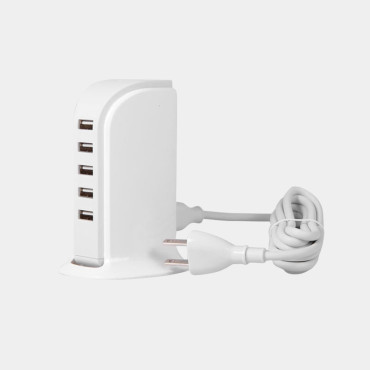 A5eu Polnilnik za pet 5x USB naprav z vgrajenim belim omrežnim kablom