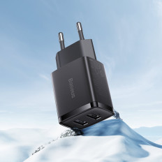 Compact 2x USB 10.5W črni polnilnik