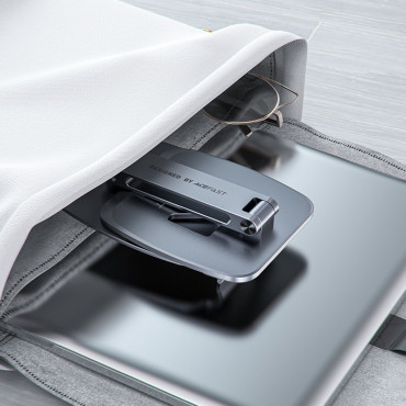 Faltbarer Standhalter stehen auf einem grauen Telefon