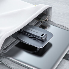 Faltbarer Standhalter stehen auf einem grauen Telefon
