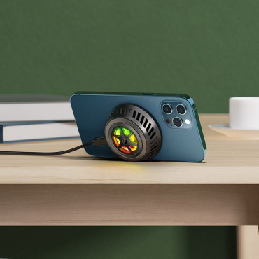 Chargeur d'induction sans fil avec un système de refroidissement gris foncé