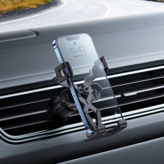Supporto per auto gravitazionale su un telefono a scacchi nero