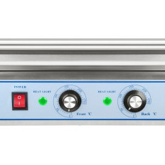 Rolgrill met rol BBQ-dekking. Vuur in een worst. 11 broodjes