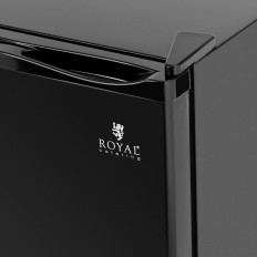 Réfrigérateur. Réfrigérateur de l'hôtel. Minibar calme. Fermé sur une touche 65W 28L