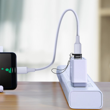 Adapteradapteruttak med USB-C-plugg på USB-svart