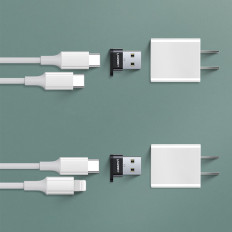 Adapteradapterstikket med USB-C-stik på USB-sort