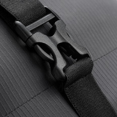Travesseiro lombar com uma forma de um carro preto comfortride