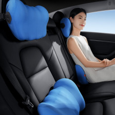Almofada de carro no encosto de cabeça com forma de comfortride. Azul