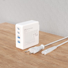Snabb och stark GAN 2x USB-C 2x USB 100W vit nätverksladdare