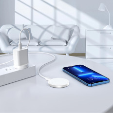 Induktionslastare för iPhone Magsafe med ett 15W vitt handtag