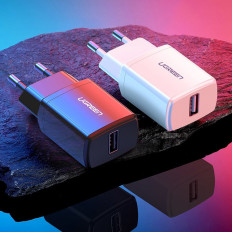Carregador de rede pequeno para USB 2.1A Telefone Preto