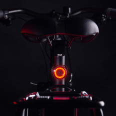 Bakre LED bakljus USB-C röd ljus sensor svart legering