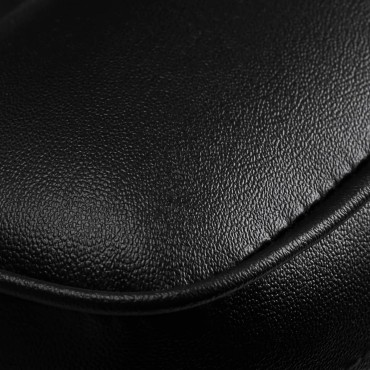 Friseurstuhl Gabbiano Florencja mit verstellbarer Kopfstütze in Schwarz — Detailaufnahme Oberfläche