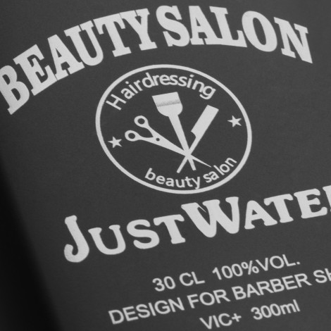 Vaporisateur de cheveux noir 300ml pour barbier — gros plan étiquette