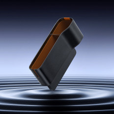 Organizatorska šalica i trinke za automobil organizacije brbljanja crna