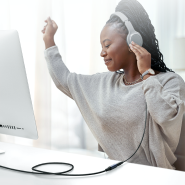 Aux Aux Audo Cable prodlužovací kabel 3.5mm mini jack 1.2m Černá