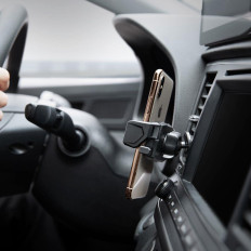 Suporte para o telefone para uma grade de ventilação em um carro espagueiro click.r preto