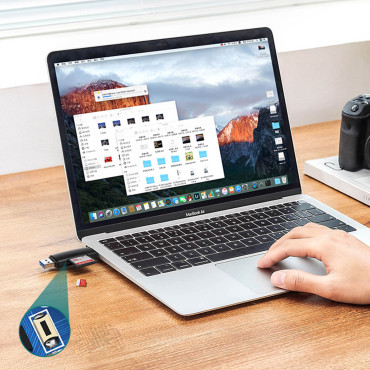 Adaptador 2 USB-A Plug y USB-C SD y Lector de tarjetas negras Micro SD