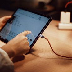 Kabelkabel in USB-C-Slot - USB-C 2.0 3A rot