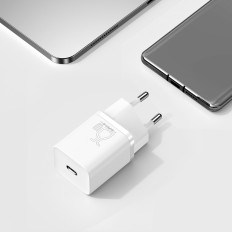 Schnelles 4W 3A-Netzwerkladegerät mit einem weißen Kabel von USB-C 1M