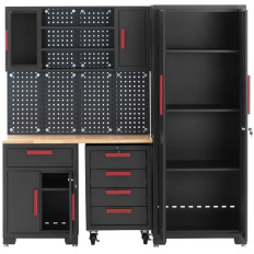 Een set werkplaatskastenkast op wielen geperforeerde muur