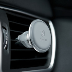 Magnētiskā auto turētājs uz izpletņa rūtainā tālrunī