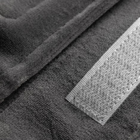 COSMETIČKA TRAKA OD VELURA SIVA — detaljni prikaz površine