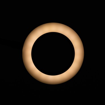 SNAKE RING LED LAMPA NA STÔL ČIERNA — pohľad zhora