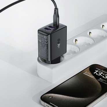 PD 35W GAN Omrežni polnilnik s 3 2x USB-A + USB-C vrat črne
