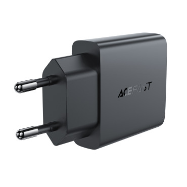 Um pequeno carregador liso gan pd 20w usb-c preto