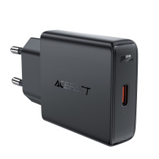 Um pequeno carregador liso gan pd 20w usb-c preto