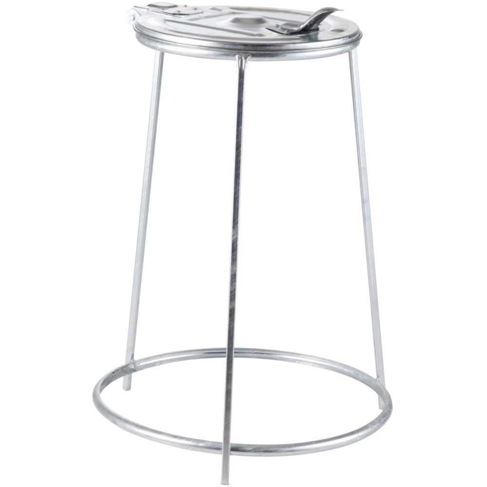 Metāla ēdināšana stāv uz atkritumu maisiņiem ar dzelzs vecumu 120L