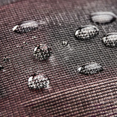 Raincoat for grønn sykkelhjelm