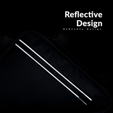 Bolsa de bicicleta impermeable sujeta con nabos en un marco negro