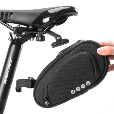 Cykelväska under en sadel med en snabbkoppling svartkoppling svart