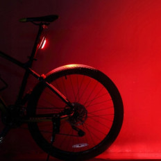 Zadná bicykla Lampa pod červeným piesočnatým drevom vodotesné USB
